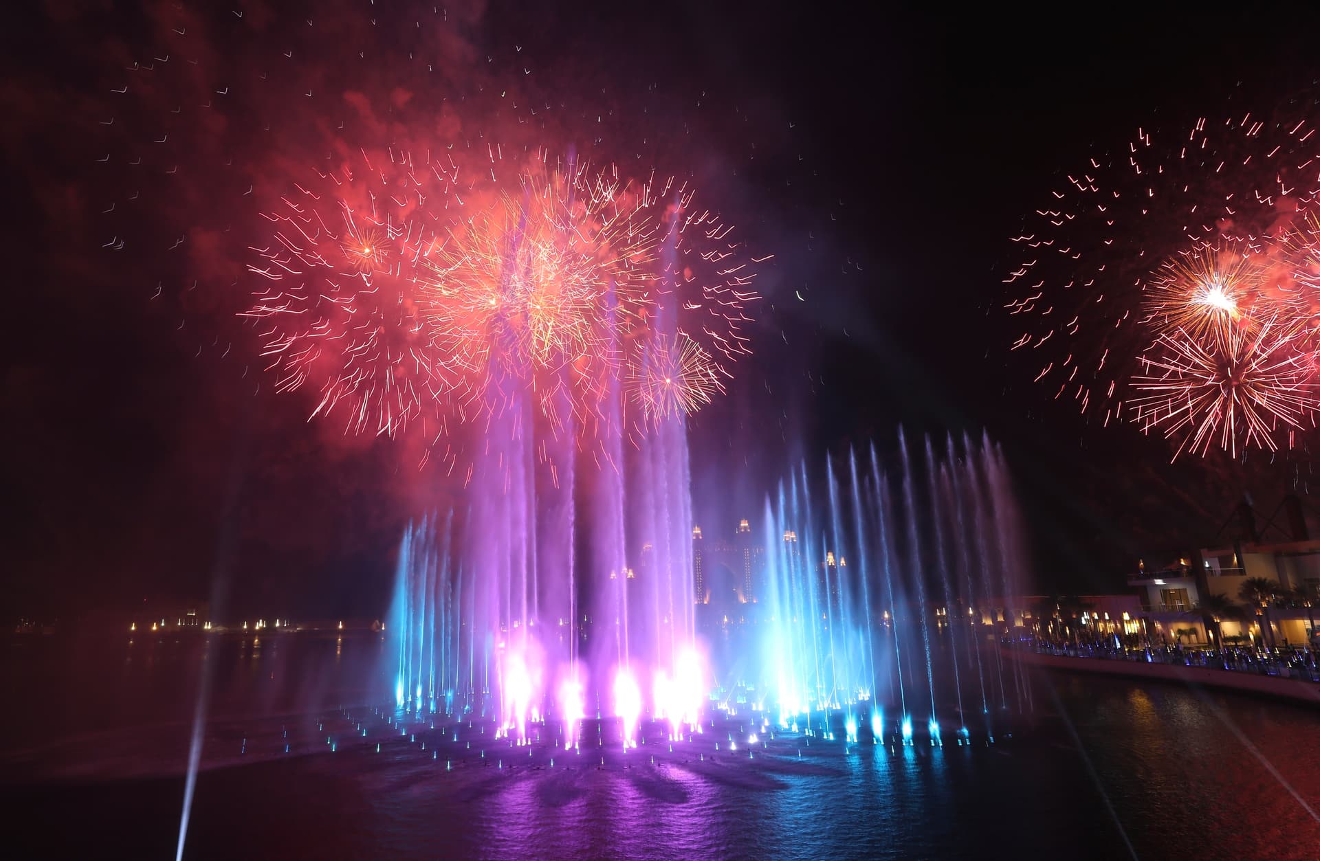 دبي.. افتتاح أكبر نافورة بالعالم 