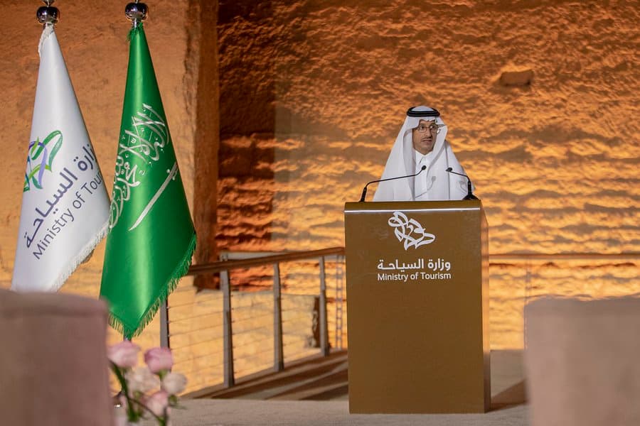إطلاق استراتيجية لتوفير مليون فرصة عمل في قطاع السياحة السعودي حتى عام 2030