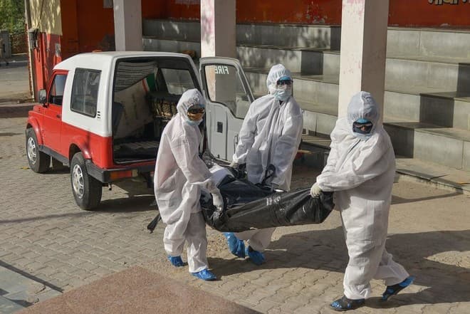 إيران تسجل حالة وفاة بكورونا كل 3 دقائق وإصابة رئيس البرلمان بالفيروس