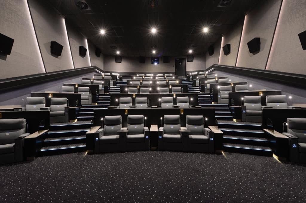 "سينورلد" تدرس إغلاق جميع دور السينما التابعة لها في بريطانيا وأمريكا مؤقتا 