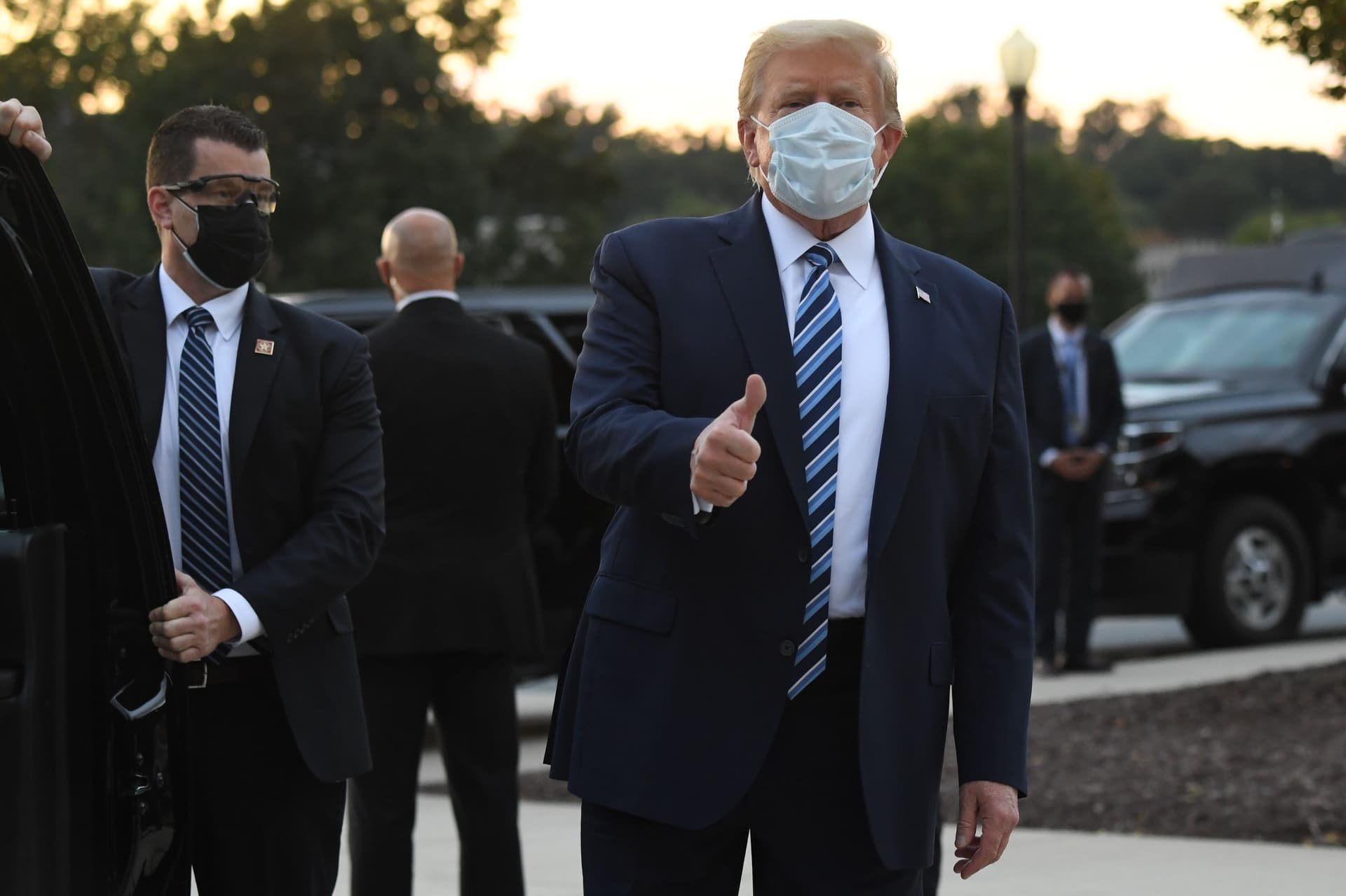 طبيب البيت الأبيض : ترمب يتحسن ولا تظهر عليه أعراض كورونا