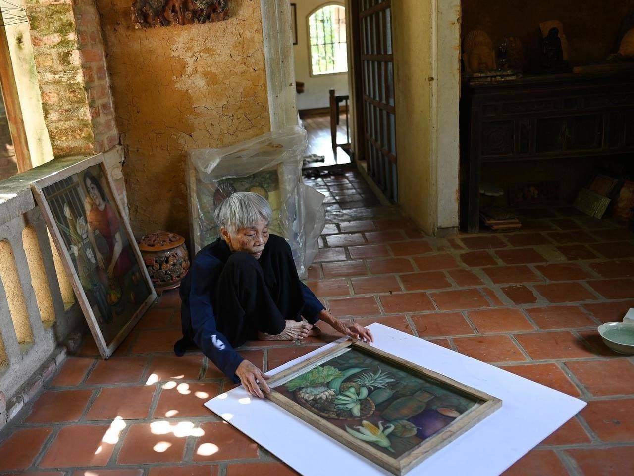 الفنانة الفيتنامية مونغ بيش.