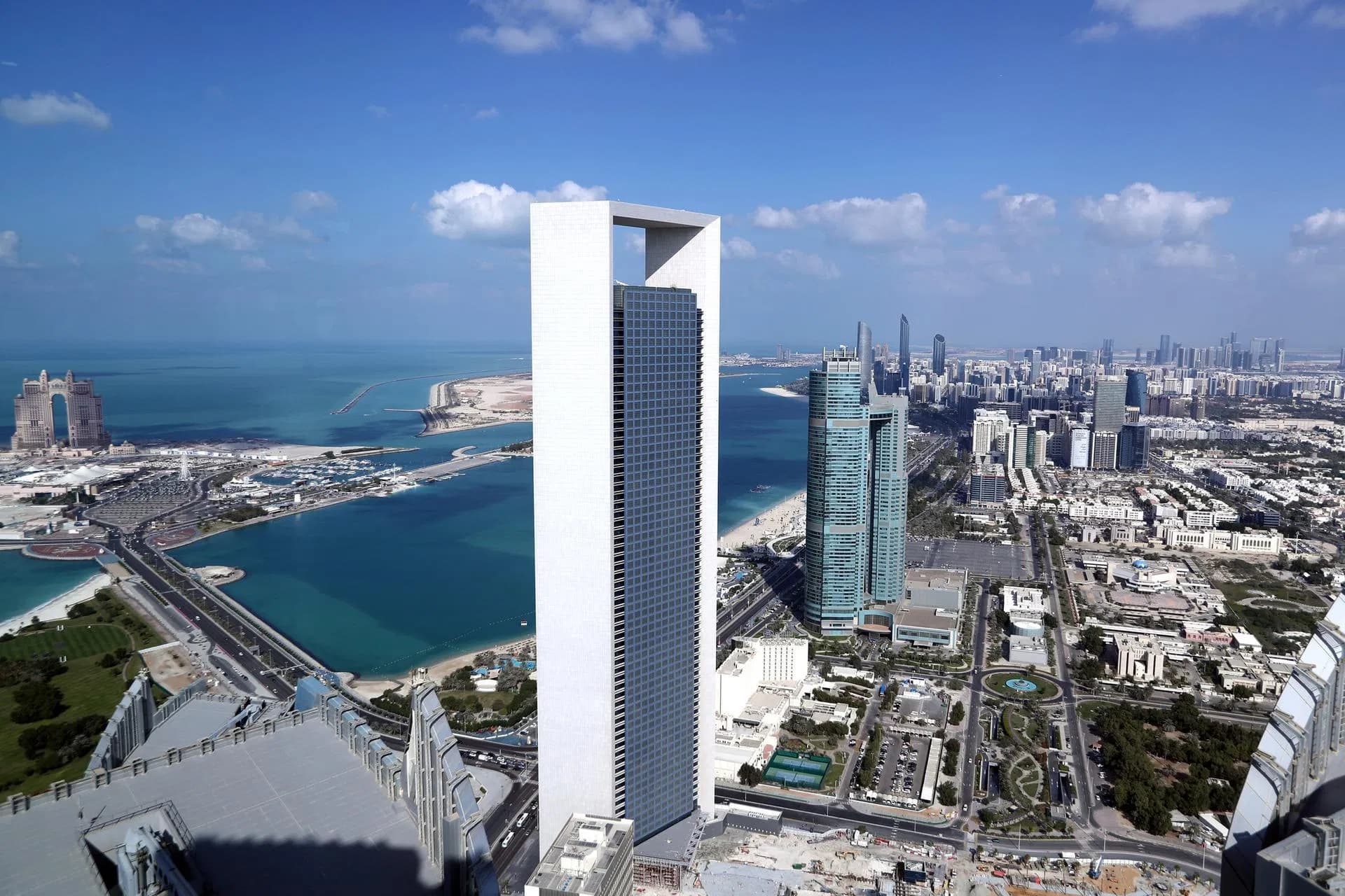 "أدنوك" تنتج أول كمية من الغاز غير التقليدي في الإمارات