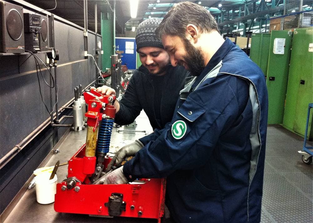   .تأتي الشركات الصغيرة في صدارة تلك الشركات التي تشكك في جدوى العمل من المنزل