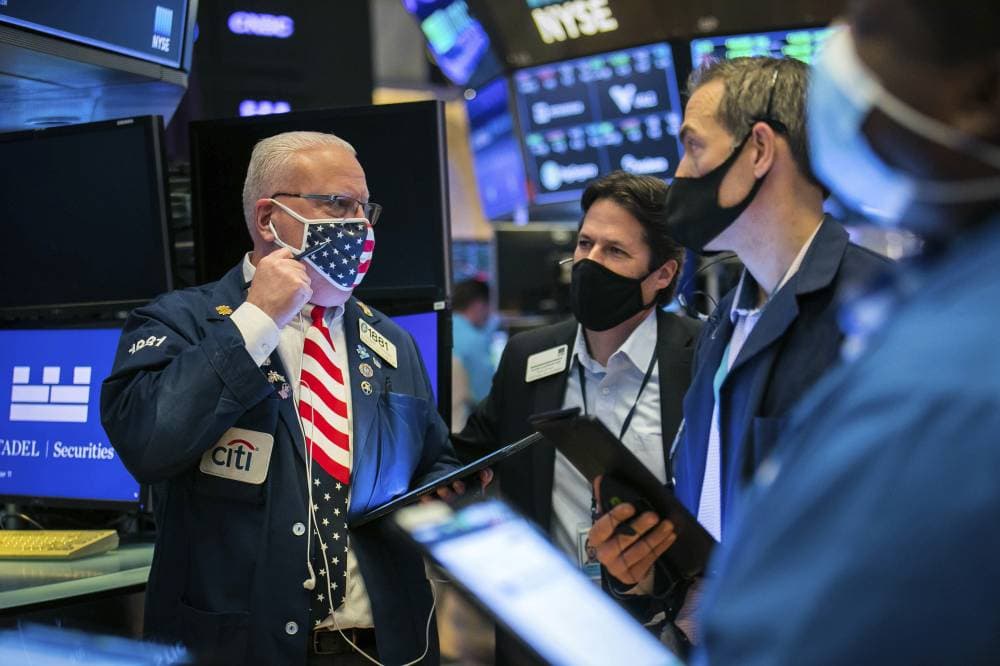 ارتفعت الأسهم الأمريكية في مستهل التعاملات، مع آمال فاعلية اللقاح.   أ .ب
 