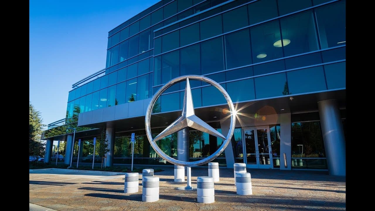 "دايملر" و"جيلي" تتعاونان في تطوير محرك بنزين جديد