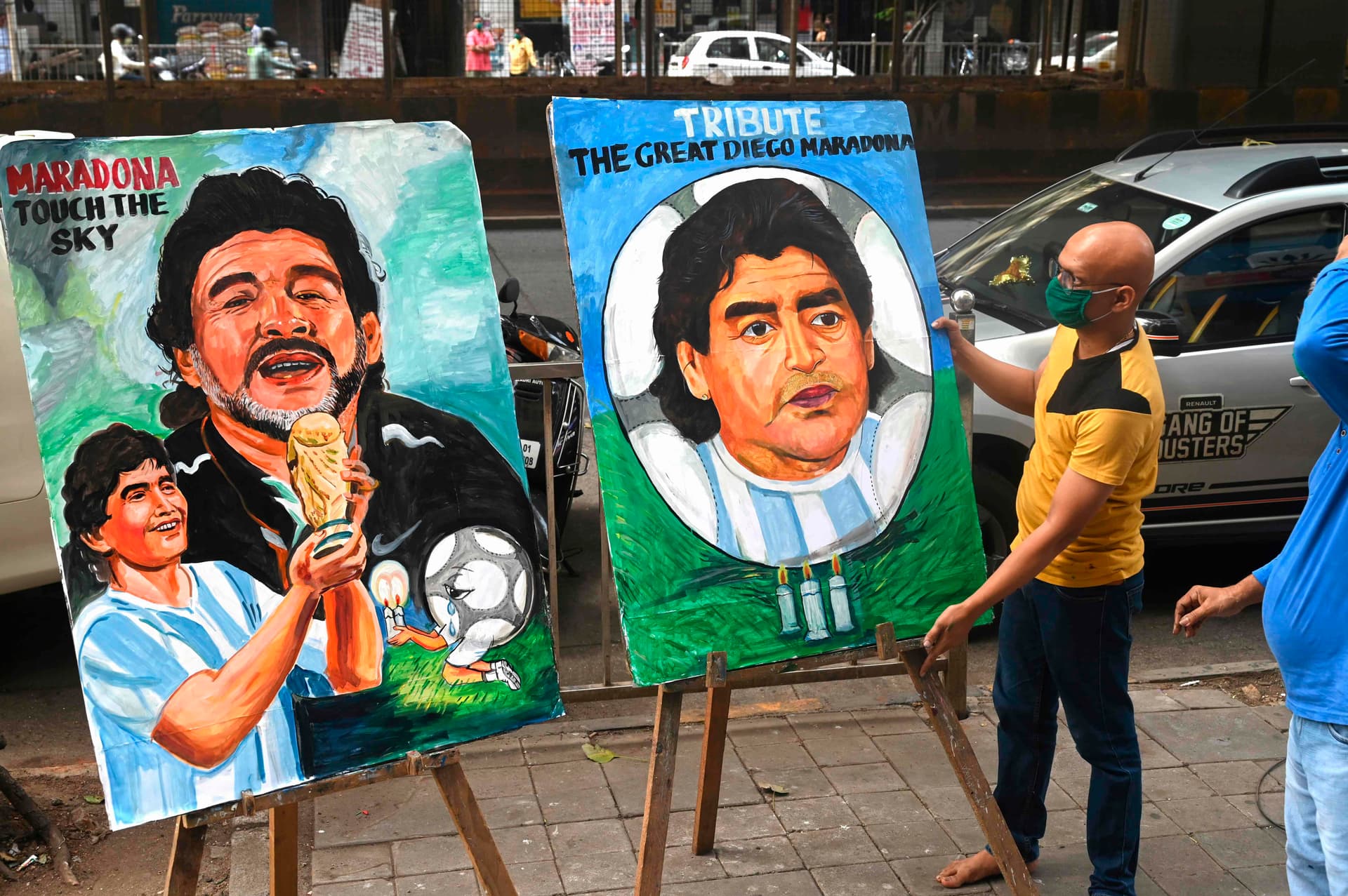 بالدموع.. الأرجنتين تودع مارادونا