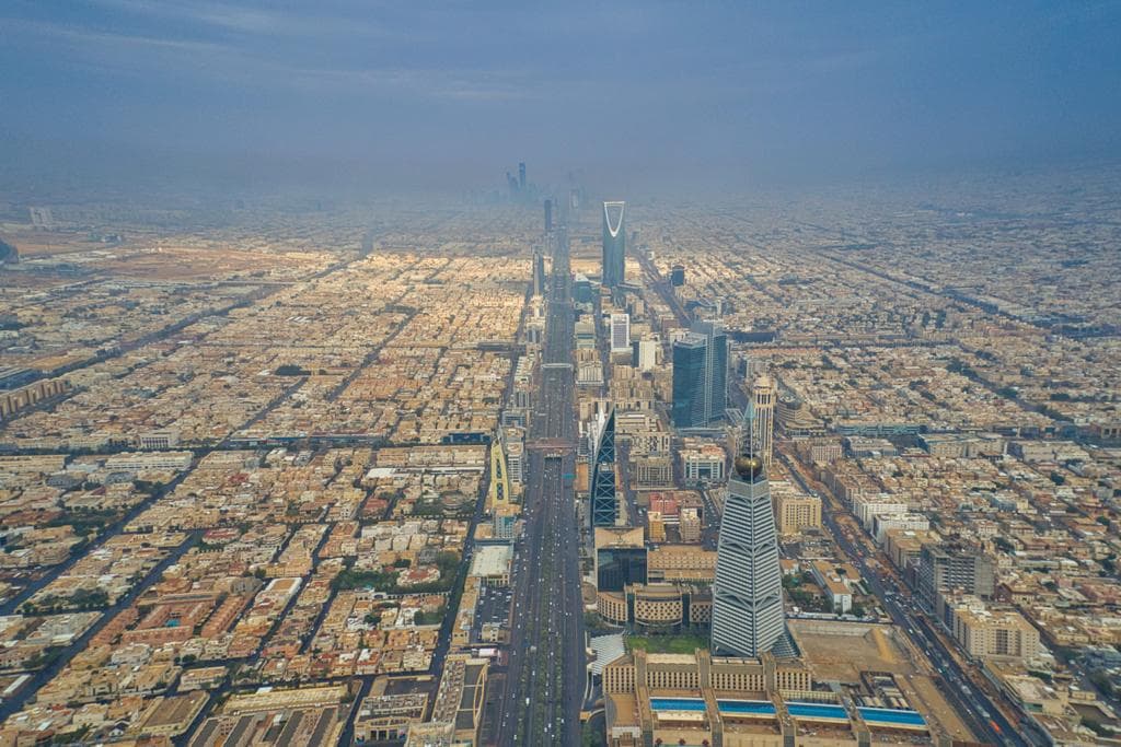 هطول أمطار متوسطة على الرياض