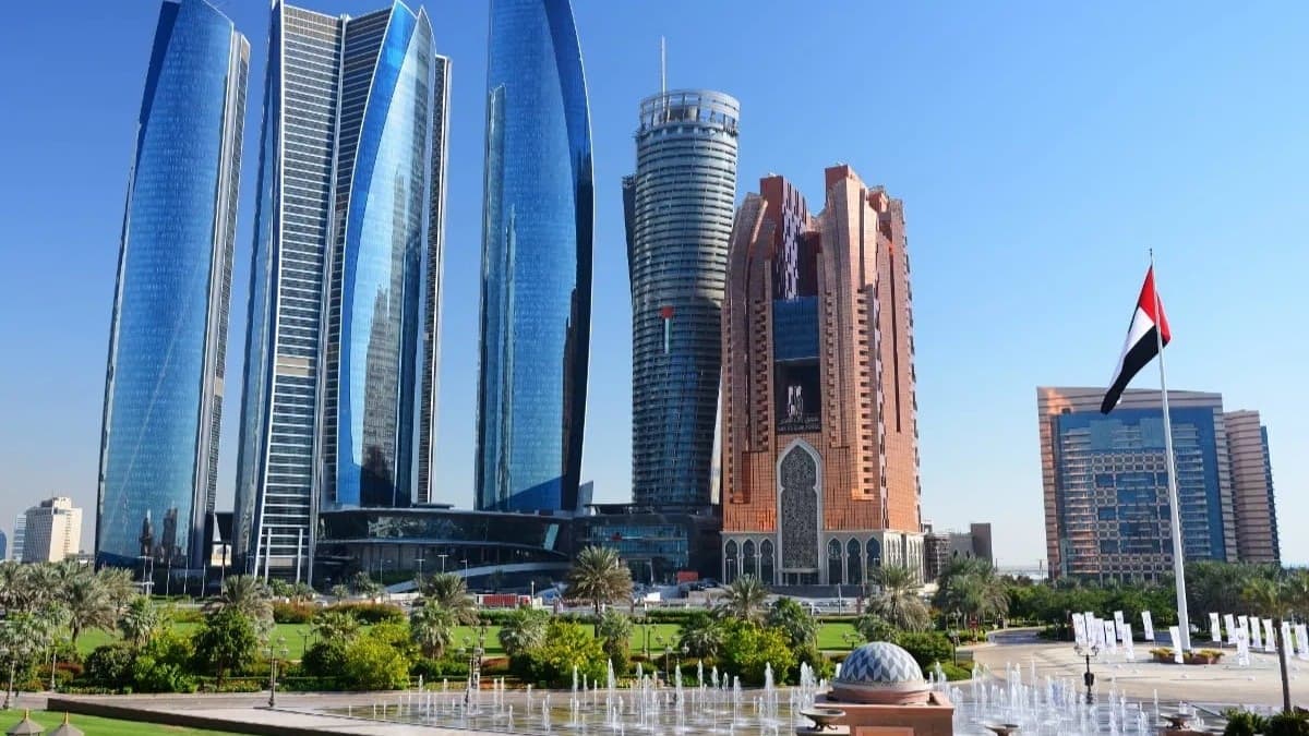 أبوظبي للاستثمار يجري محادثات لاستثمار 720 مليون دولار في "تليكوم" الإيطالية