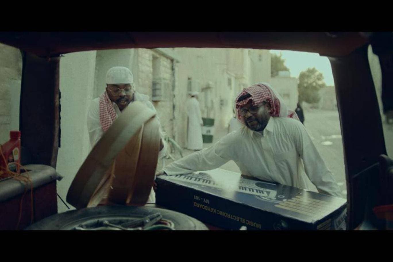 مشهد من العمل.