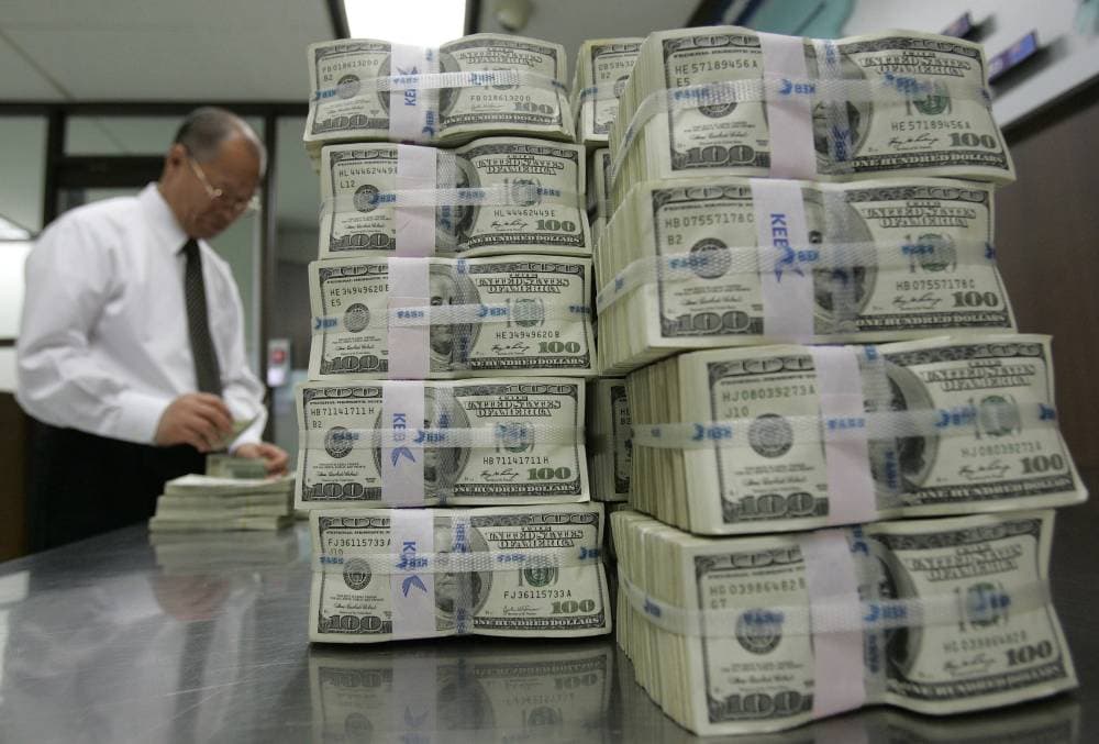  تسبب الوباء في انهيار سوق الأوراق المالية في مارس وأدى إلى خرج البعض من نادي أصحاب المليارات.