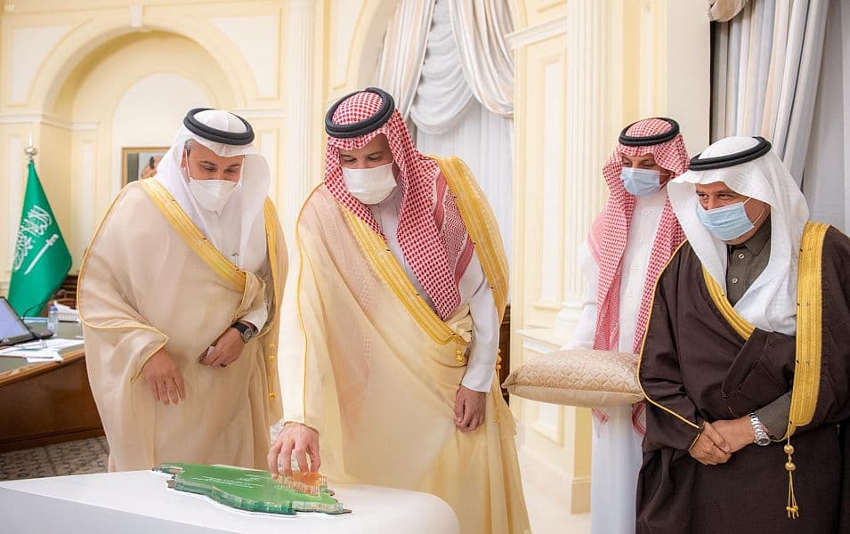أمير المدينة المنورة يدشن عددا من مشاريع النقل في المنطقة