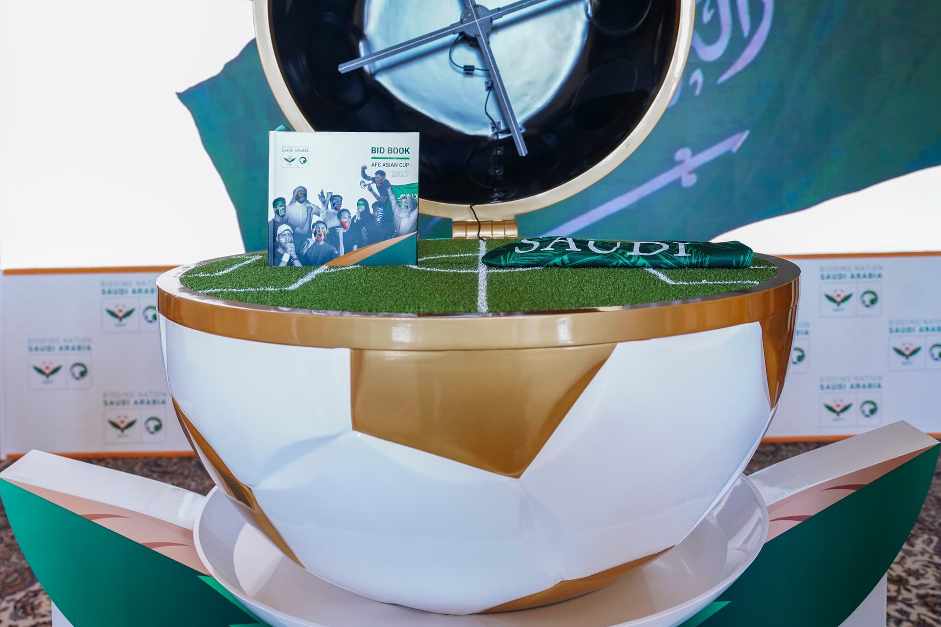 السعودية تسلم ملف تنظيم نهائيات كأس آسيا 2027