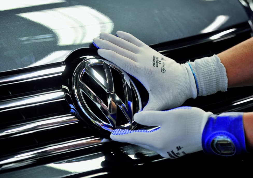 فولكس فاجن تخفض الإنتاج بسبب كورونا