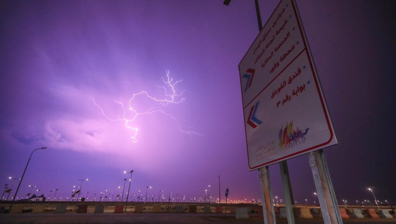 نادي الإبل يحيل "الصياهد" منتجعا شتويا ويغزلها حكايا عالمية