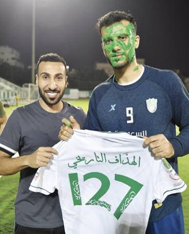 الأهلي يحتفل بـ «الهداف التاريخي»