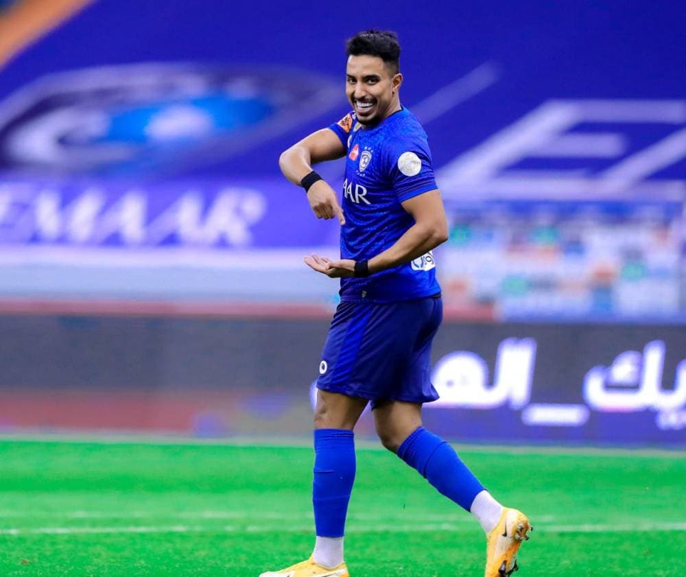 الدوسري محتفلا بهدف الهلال الثاني. تصوير: علي الظاهري - "الاقتصادية"