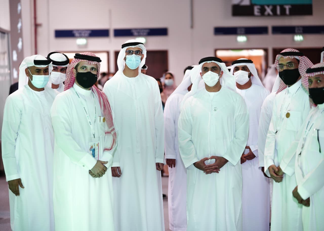 وزير الداخلية الإماراتي ينوه بالتقدم الذي تشهده الخدمات الإلكترونية التي تقدمها "الداخلية" السعودية