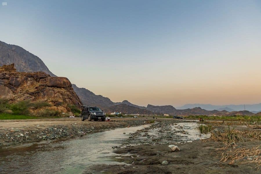 الأجواء المعتدلة والأودية الجارية في تهامة الباحة تجذب الزوار