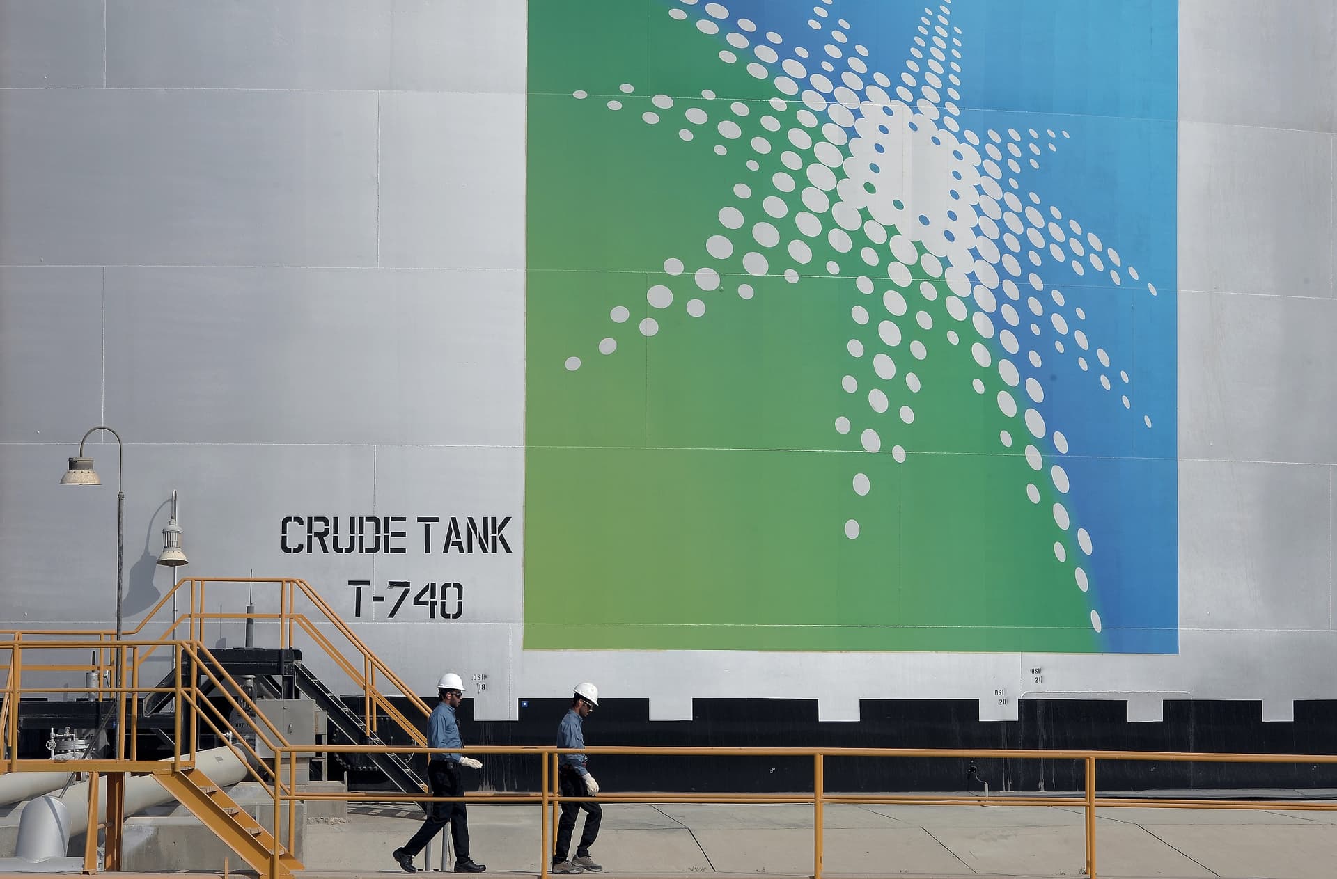 النفط يصعد 12 % منذ الخفض السعودي متجاوزا 57 دولارا .. أعلى سعر منذ 21 فبراير     