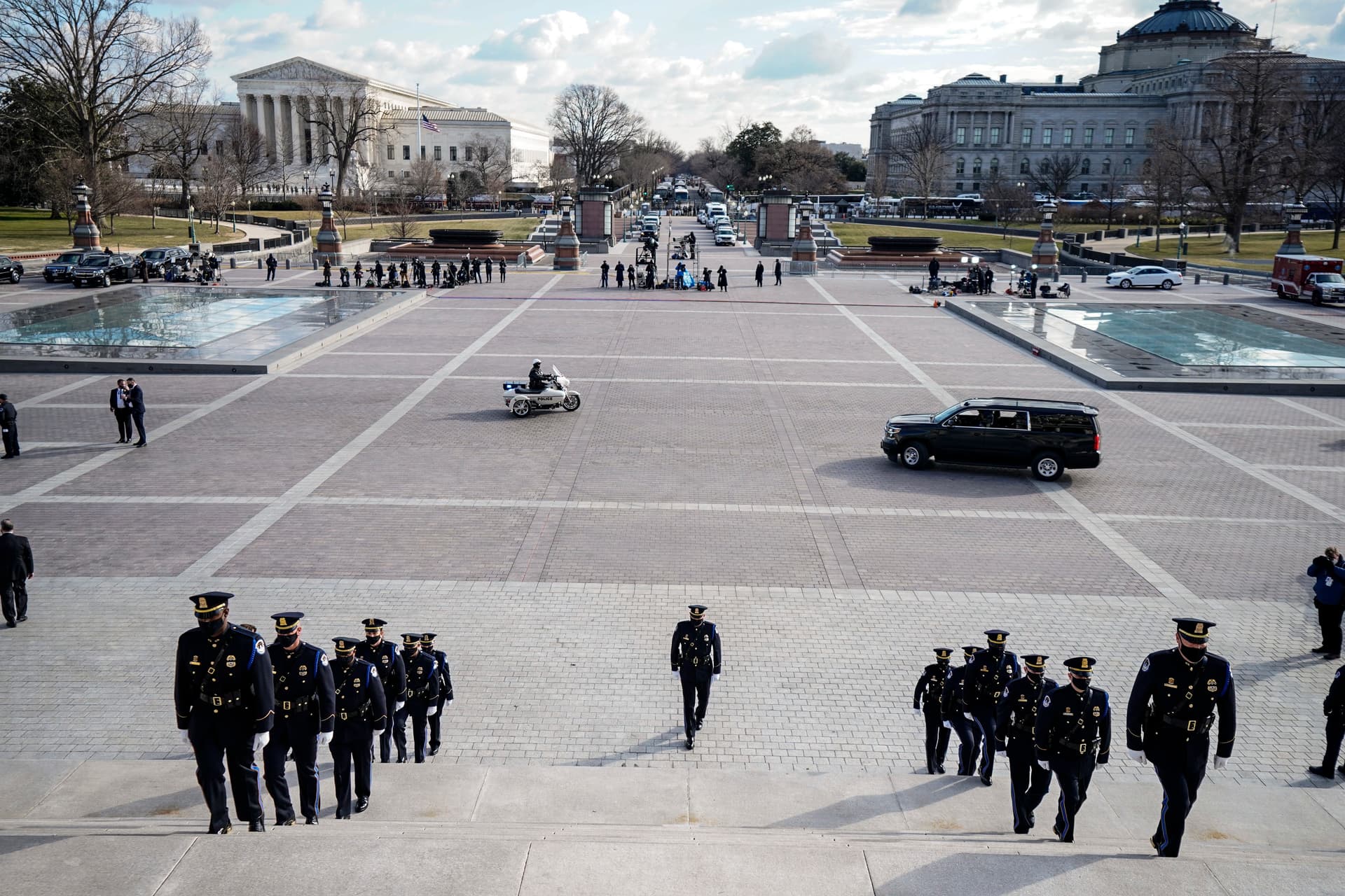 بايدن يصل إلى مبنى الكونجرس لأداء القسم كرئيس للولايات المتحدة