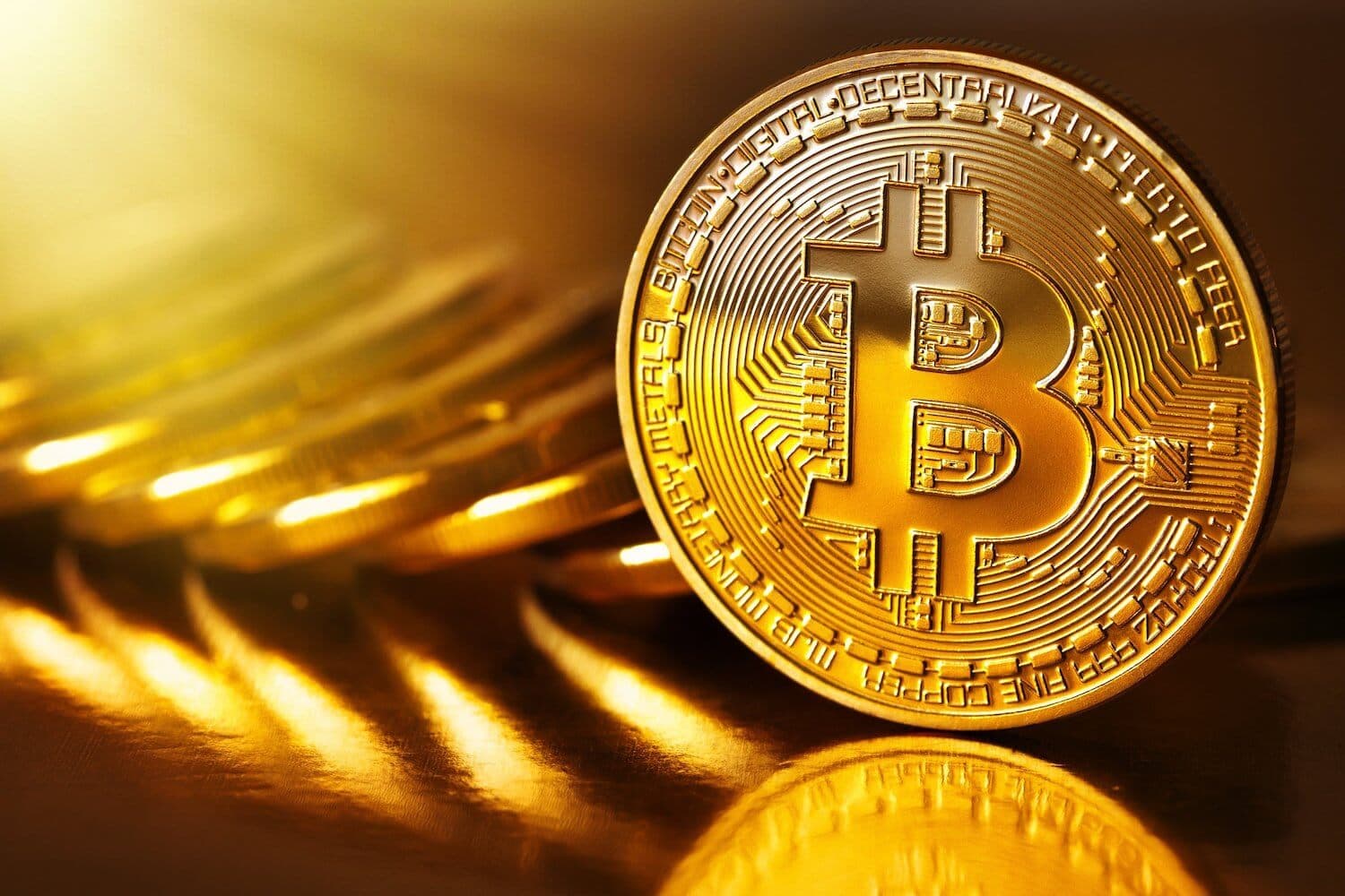 بتكوين تهبط 14% بعد قفزة مطلع الأسبوع