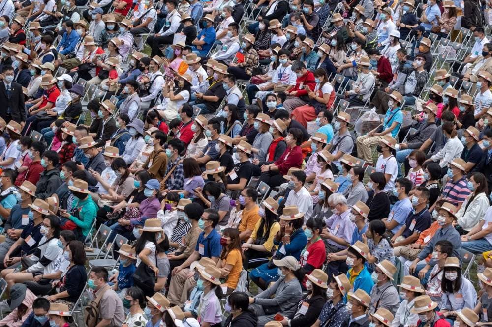 حشد جماهيري في تايوان التي لم تعرف الإغلاق في مرحلة خلال جائحة كورونا. تصوير: وليد برازق "جيتي"