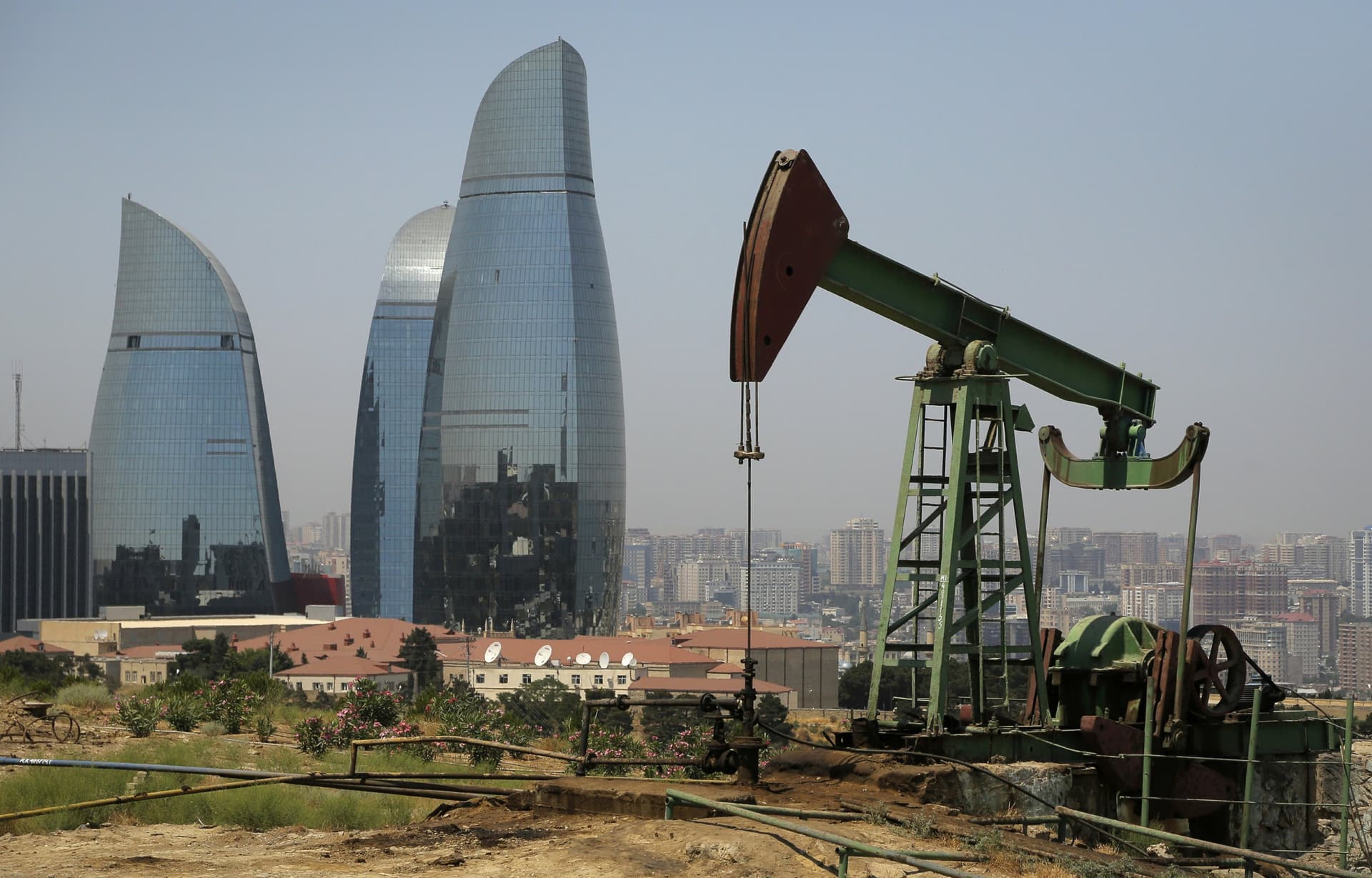 انخفاض إنتاج نفط أذربيجان على أساس سنوي إلى 34.4 مليون طن في 2020 