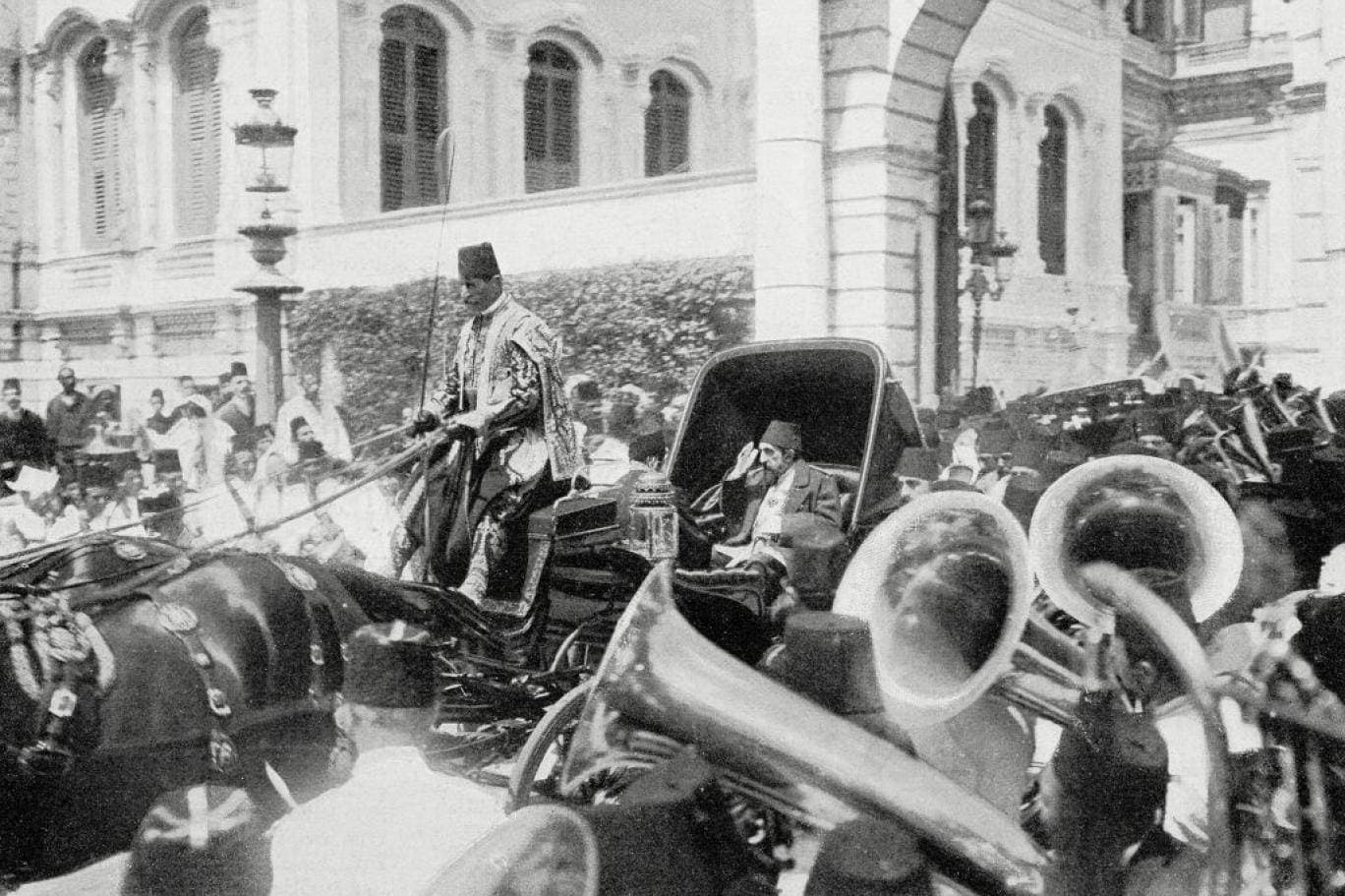  المقصود بالمكتوبجي هو "سكرتير الوالي" ولا علاقة له بالصحافة.