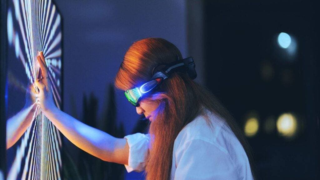 يطمح الباحثين إلى تطوير الفكرة وتطويعها لخدمة المجتمع.