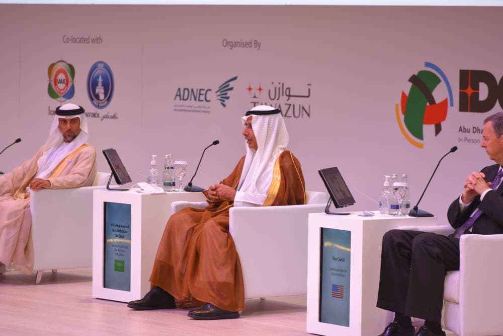 م. العوهلي خلال مشاركته في مؤتمر الدفاع الدولي 2021 في أبو ظبي أمس.