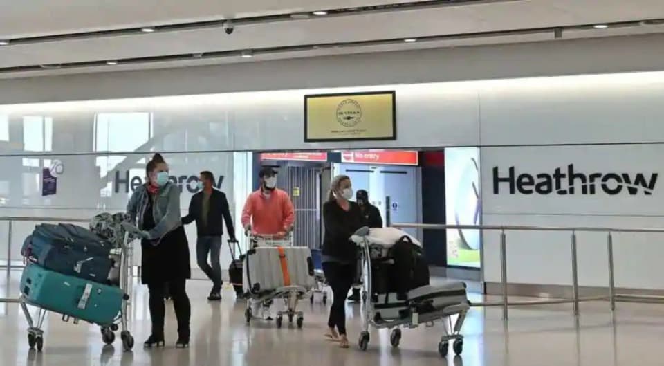 بريطانيا تفرض حجرا صحيا على الوافدين من الدول الخطرة وبائيا.. تجاوزت 30 دولة