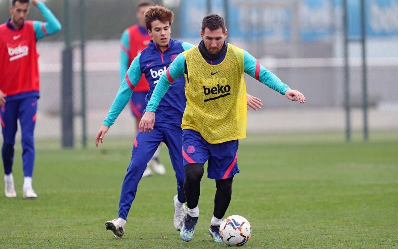 ميسي خلال تدريبات برشلونة.