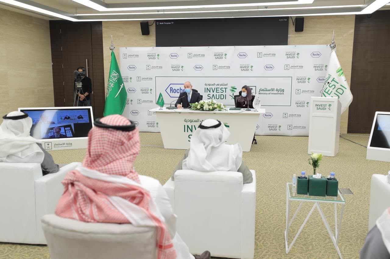 اتفاقية بين وزارة الاستثمار وشركة روش السويسرية لتطوير قطاع الرعاية الصحية