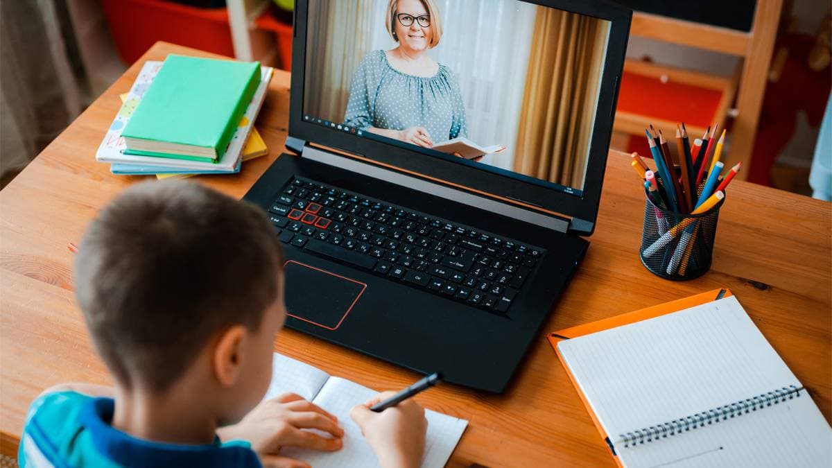 خطر يواجه الطلاب عبر منصات التعلم المزيفة.