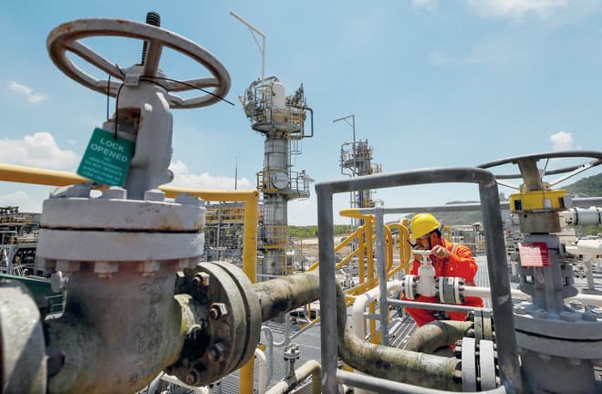 صادرات إيران النفطية تهبط إلى 238 ألف برميل يوميا في فبراير