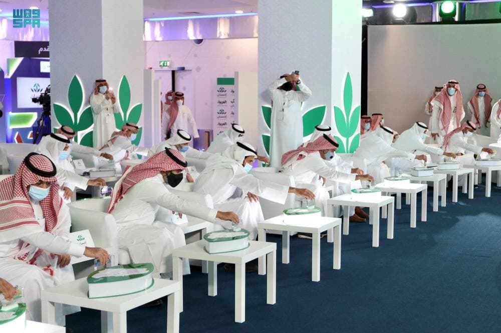 جانب من حفل إطلاق منصة إحسان الوطنية أمس. "واس"