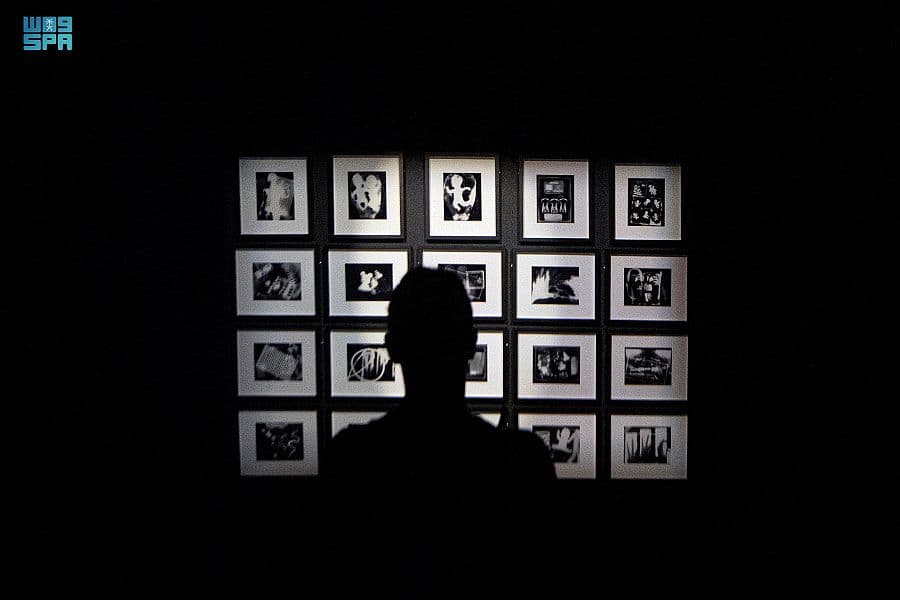 "إسقاط الضوء" شكل آخر من الفن الضوئي في معرض "نور على نور"