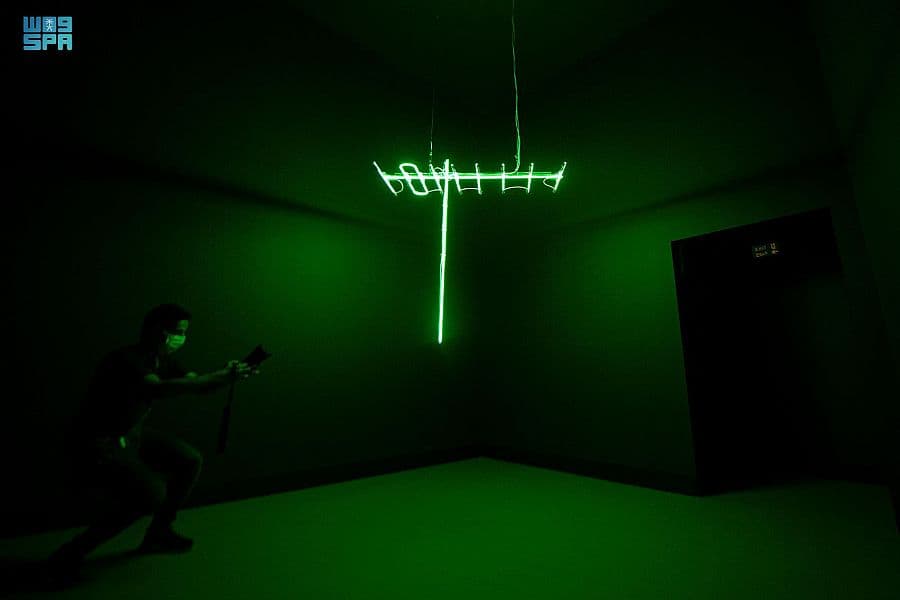 "إسقاط الضوء" شكل آخر من الفن الضوئي في معرض "نور على نور"