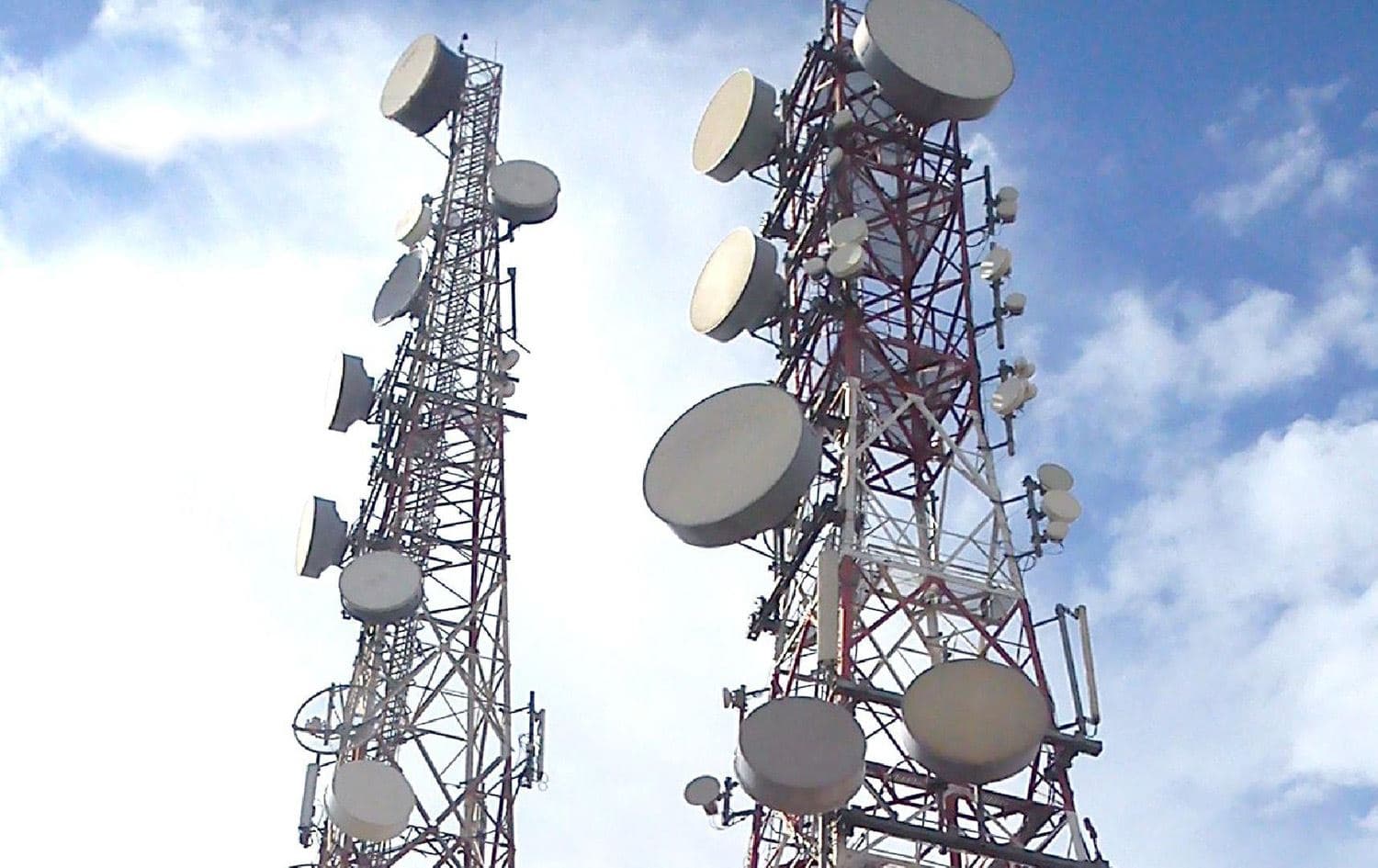 "هيئة الاتصالات" توافق على تحالف "زين السعودية" و"موبايلي" للاستحواذ على أبراج للاتصالات