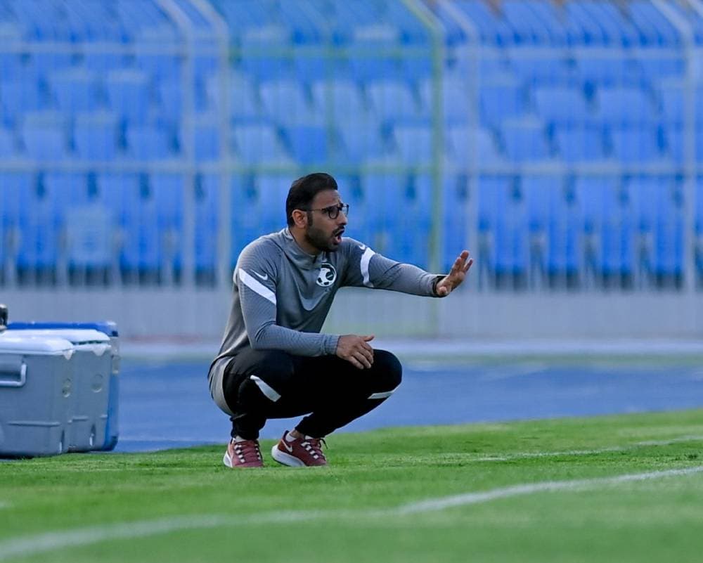 الشهري يوجه لاعبي الأخضر أمام ليبيريا.
