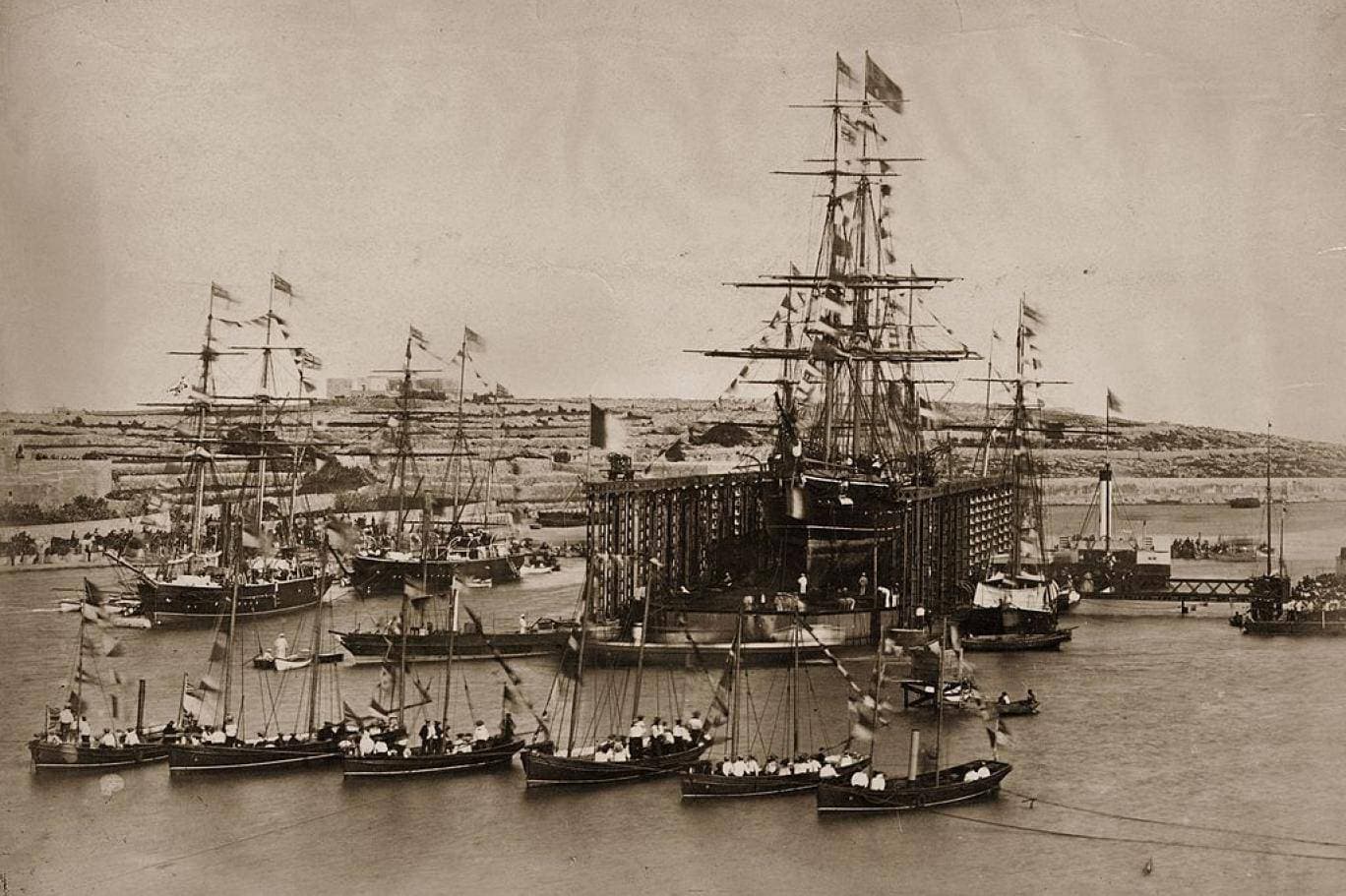 حفل افتتاح قناة السويس عام 1869 (غيتي).