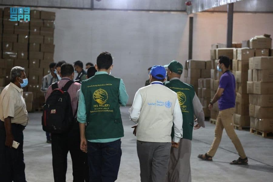 مركز الملك سلمان للإغاثة يدشن في عدن توزيع معدات ومستلزمات طبية لعدد من المحافظات اليمنية