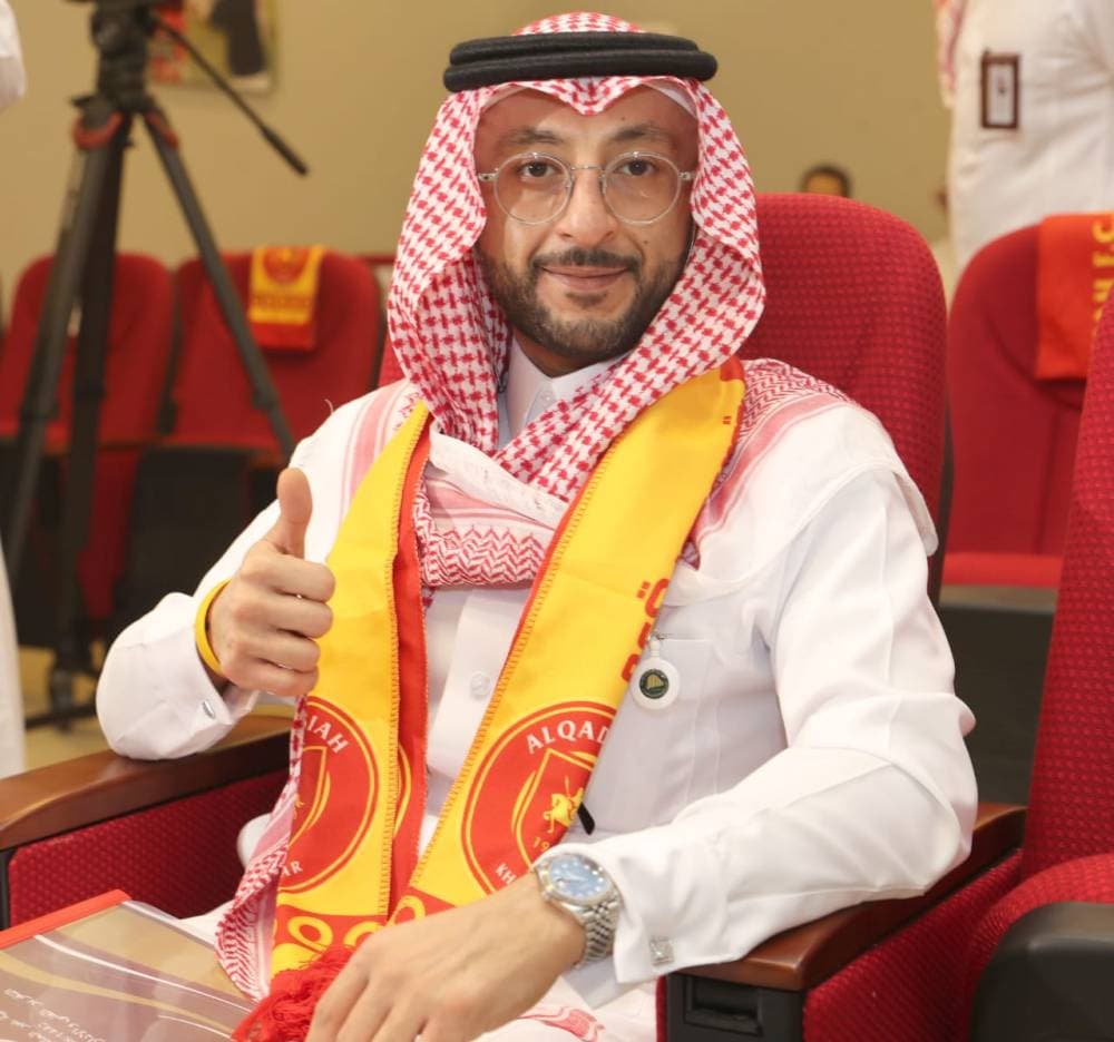 غدران بعد تنصيبه رئيسا للقادسية. تصوير: عيسى الدبيسي ـ «الاقتصادية»