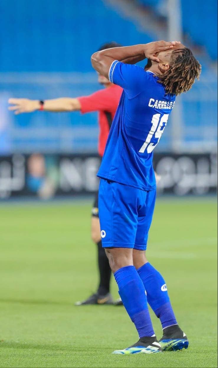 كاريلو متحسرا على فرصة محققه. تصوير: علي الظاهري ـ "الاقتصادية"