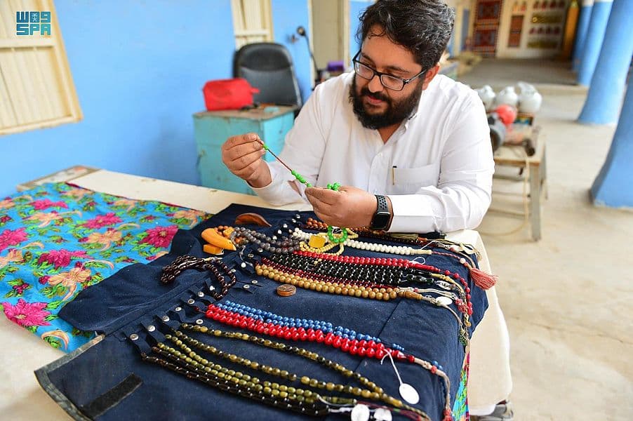 صناعة "السبح" اليدوية في حائل.. أصالة الماضي وحضارة المستقبل