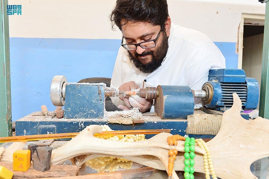 صناعة "السبح" اليدوية في حائل.. أصالة الماضي وحضارة المستقبل