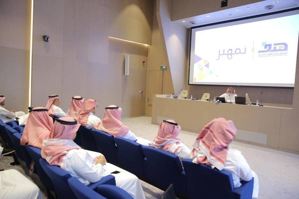 يتم دعم حاملي البكالوريوس ثلاثة آلاف  ريال والدبلوم 2000 ريال.