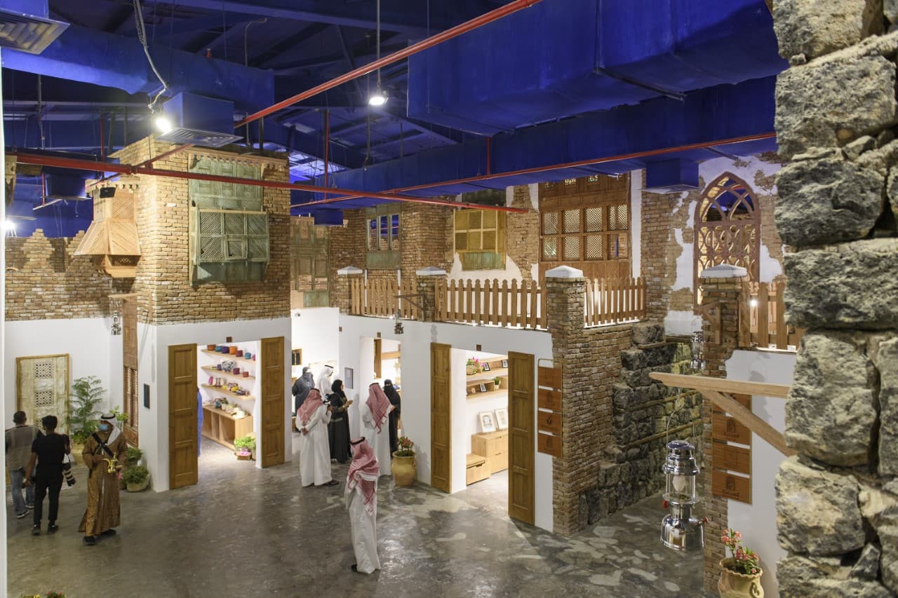 أمير المدينة المنورة يدشن مشروع "العينية وسوق سويقة" 