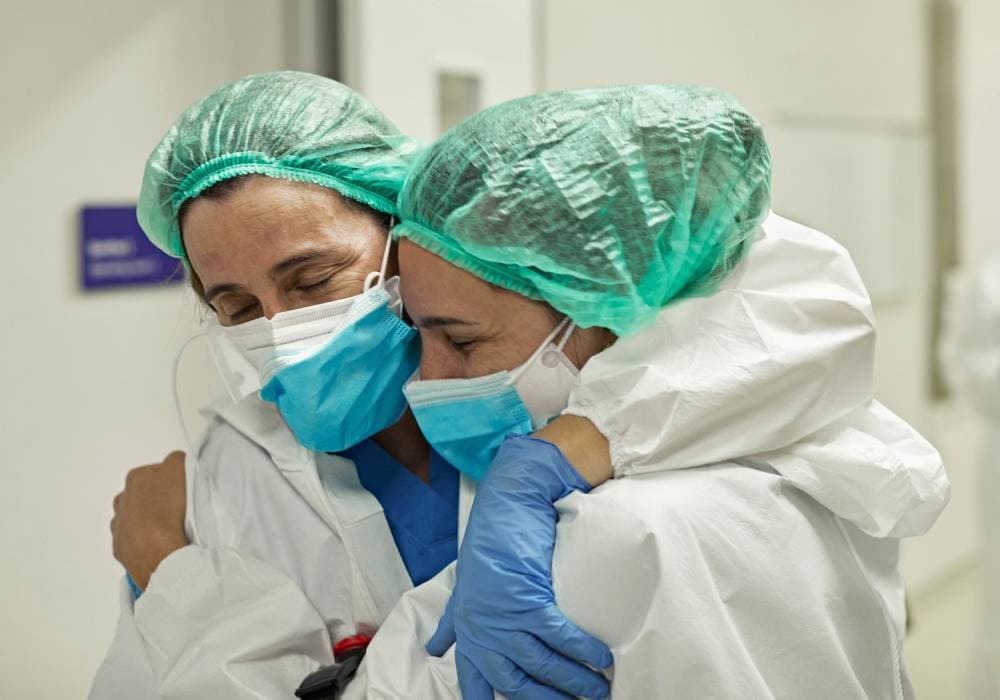 حزن على فراق أحد الزملاء.